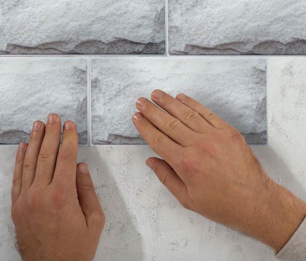 samolepiaci kamenny obklad na stenu